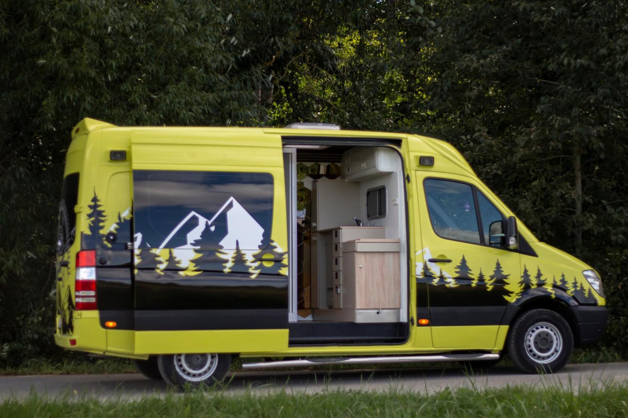 Kemping Camper On Road Tenerife *